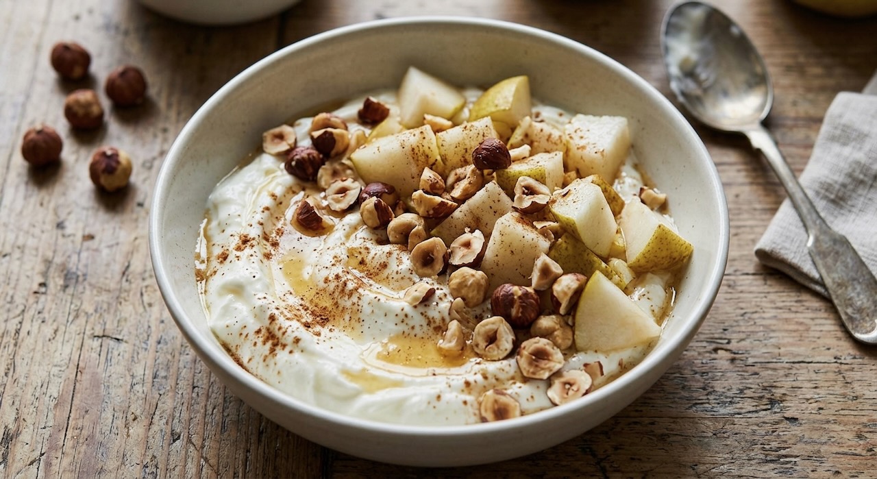 Joghurt mit Haselnuss und Birne